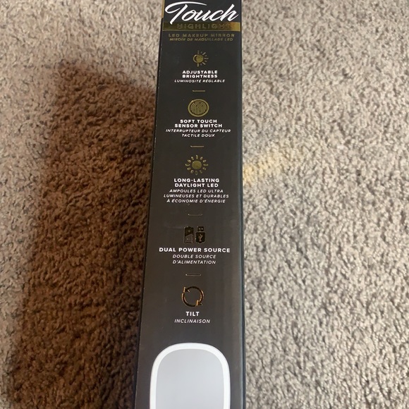 NWT Touch Highlight Led Mirror - Picture 4 of 4